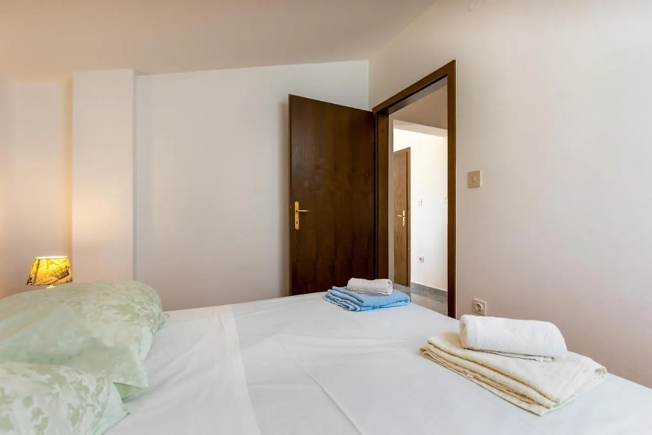 Apartments Rabac 828