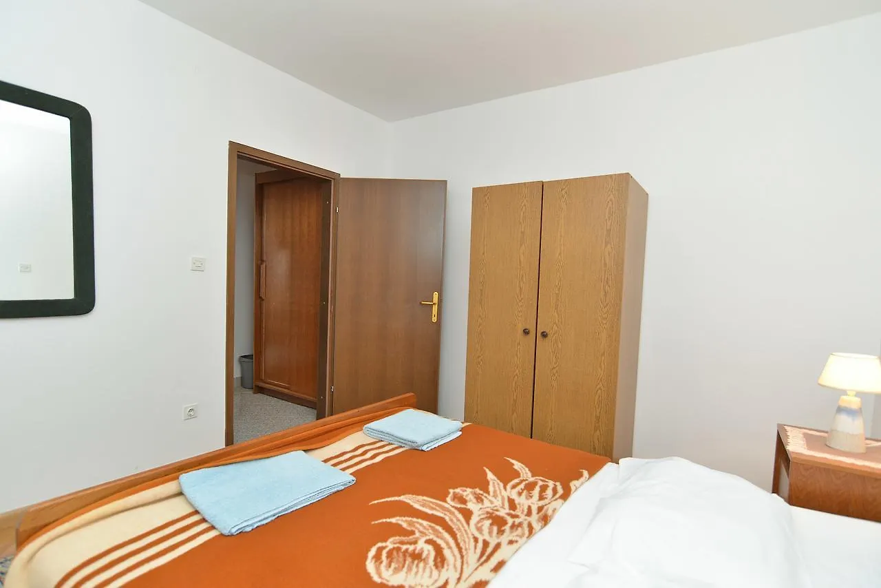 Apartments Rabac 828 0*,