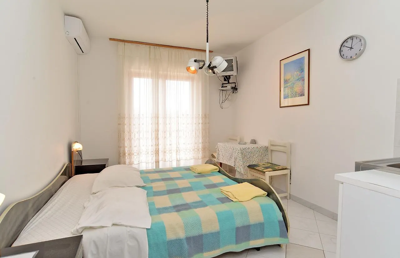 Apartments Rabac 828 0*,